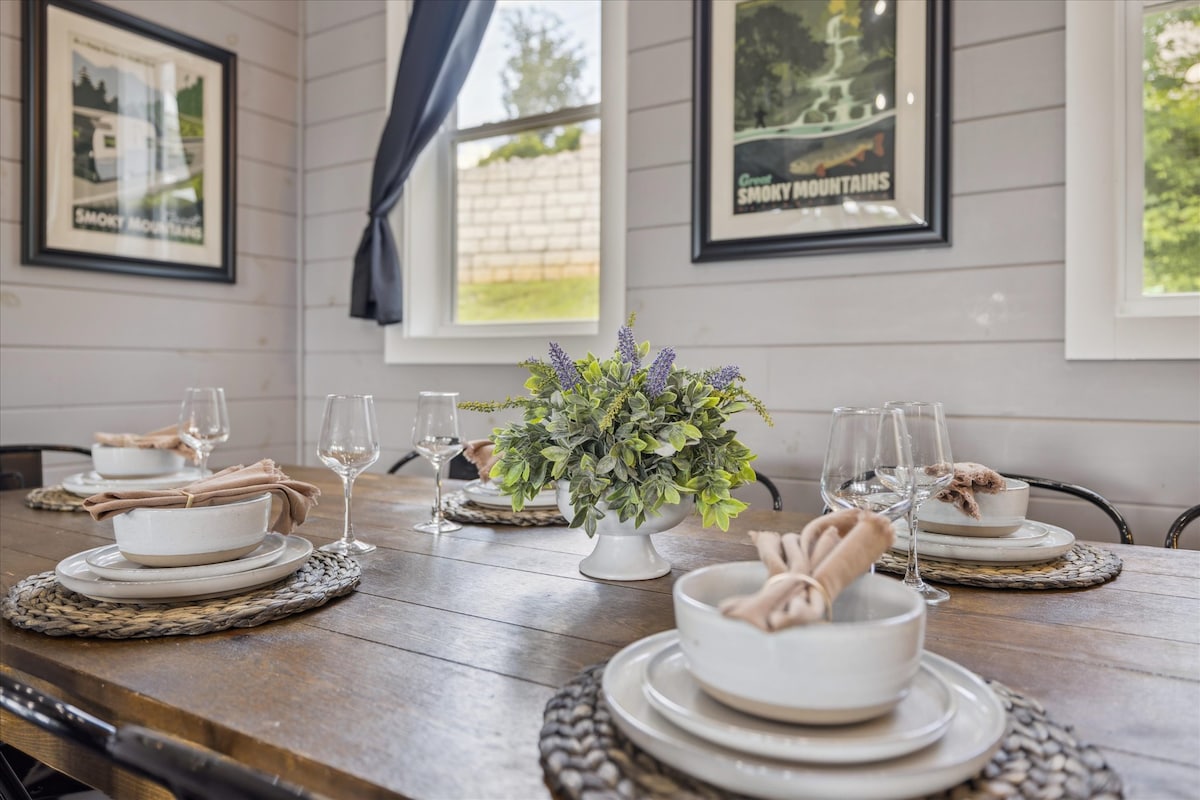 amazing-views-hot-tub-arcade-and-firepit/