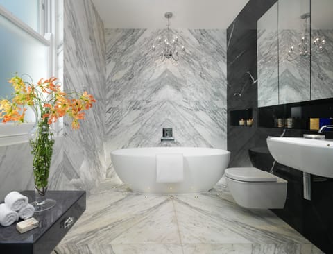 Luxury One-Bedroom Apartment with hotel services