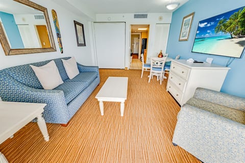 Large Living Area with Views of the Ocean, Beautifully Decorated