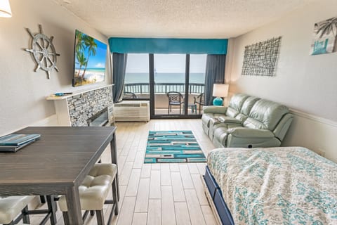 Amazing Living Room with Views of the Ocean 🌊☀️
