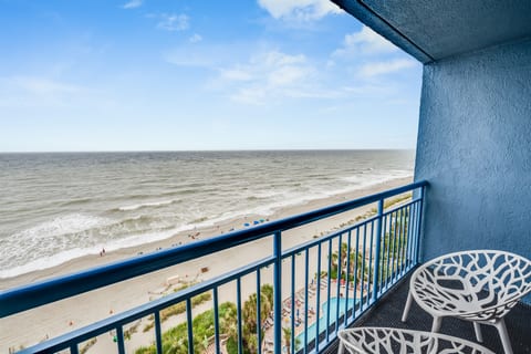 Balcony with Amazing Views of the Ocean