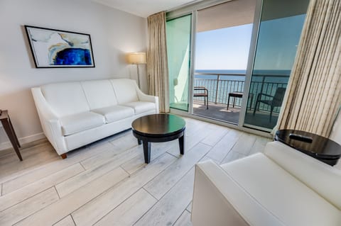 Living Room with Stunning Views🌊☀️