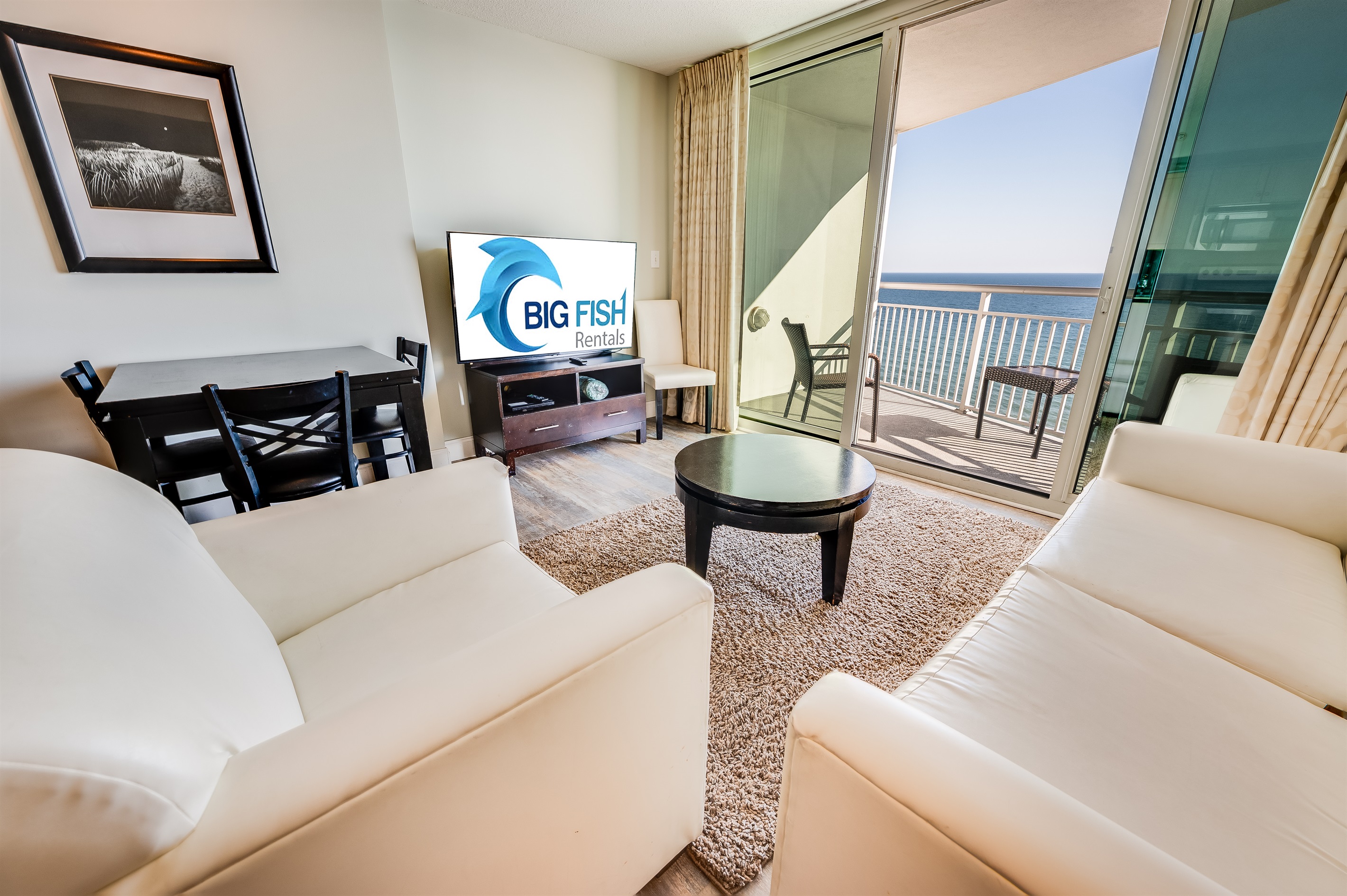 Living Room with Stunning Views🌊☀️