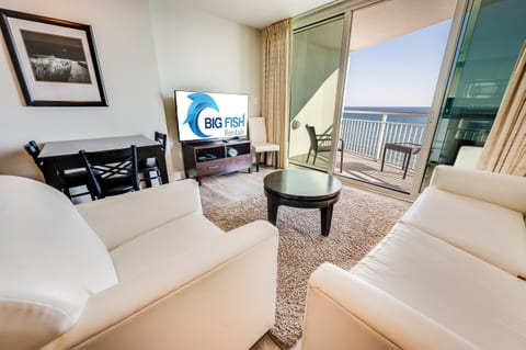 Living Room with Stunning Views🌊☀️
