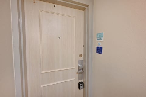 Oceans One 1607 - 1 Bedroom