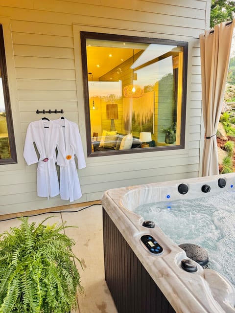 Mtn View Spa + IR/Steam Sauna + Hot-tub + Trails