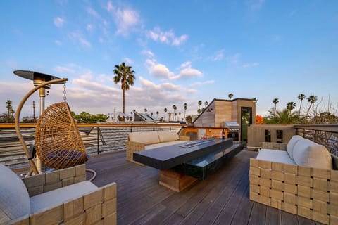 Venice Pool Hot Tub BBQ Home Theater