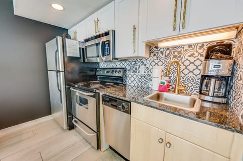 Oceans One 1807 - 1 Bedroom