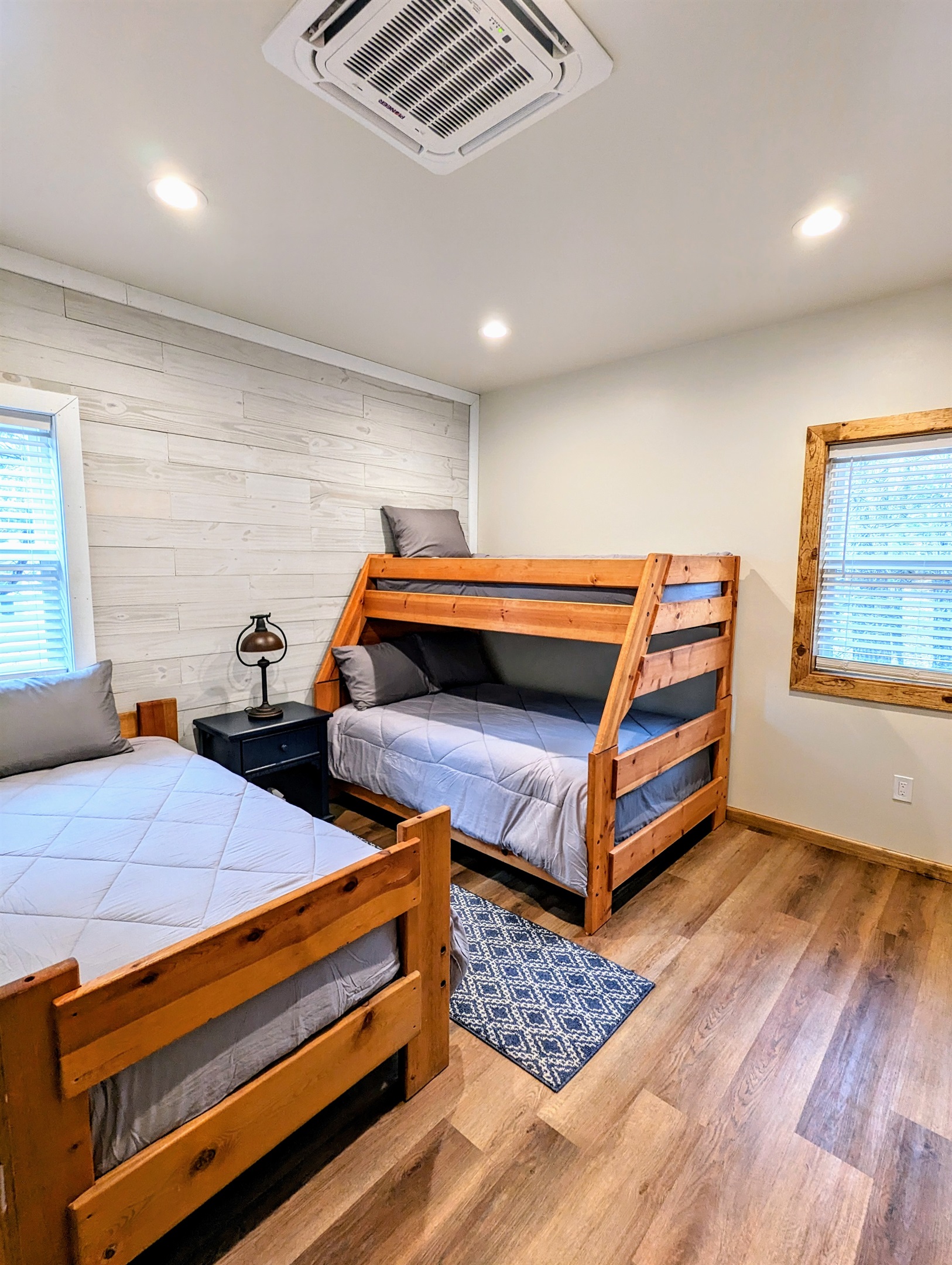 cozy-cottage-lakeside/