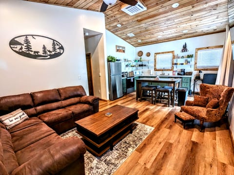 Cozy Cottage Lakeside