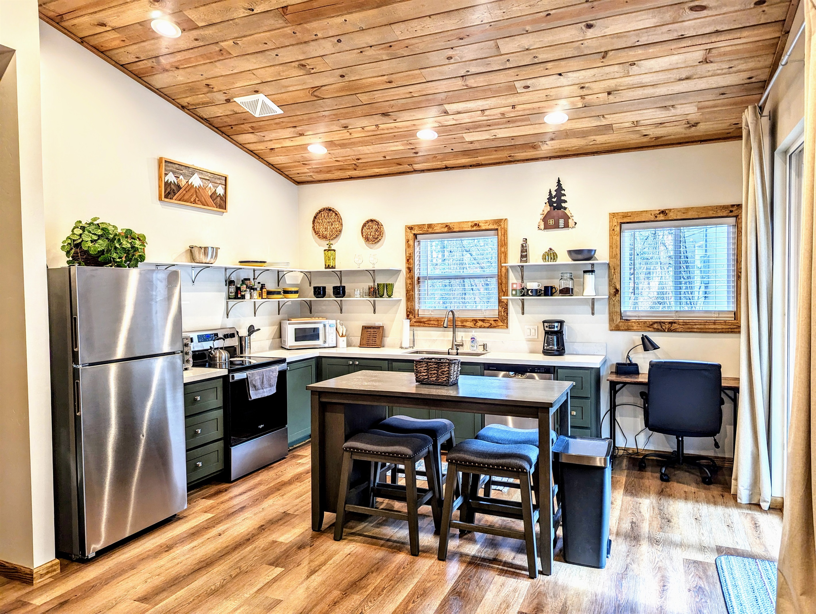 cozy-cottage-lakeside/