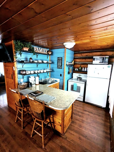 Cozy Cub Log Cabin