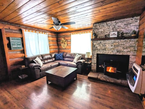 Cozy Cub Log Cabin