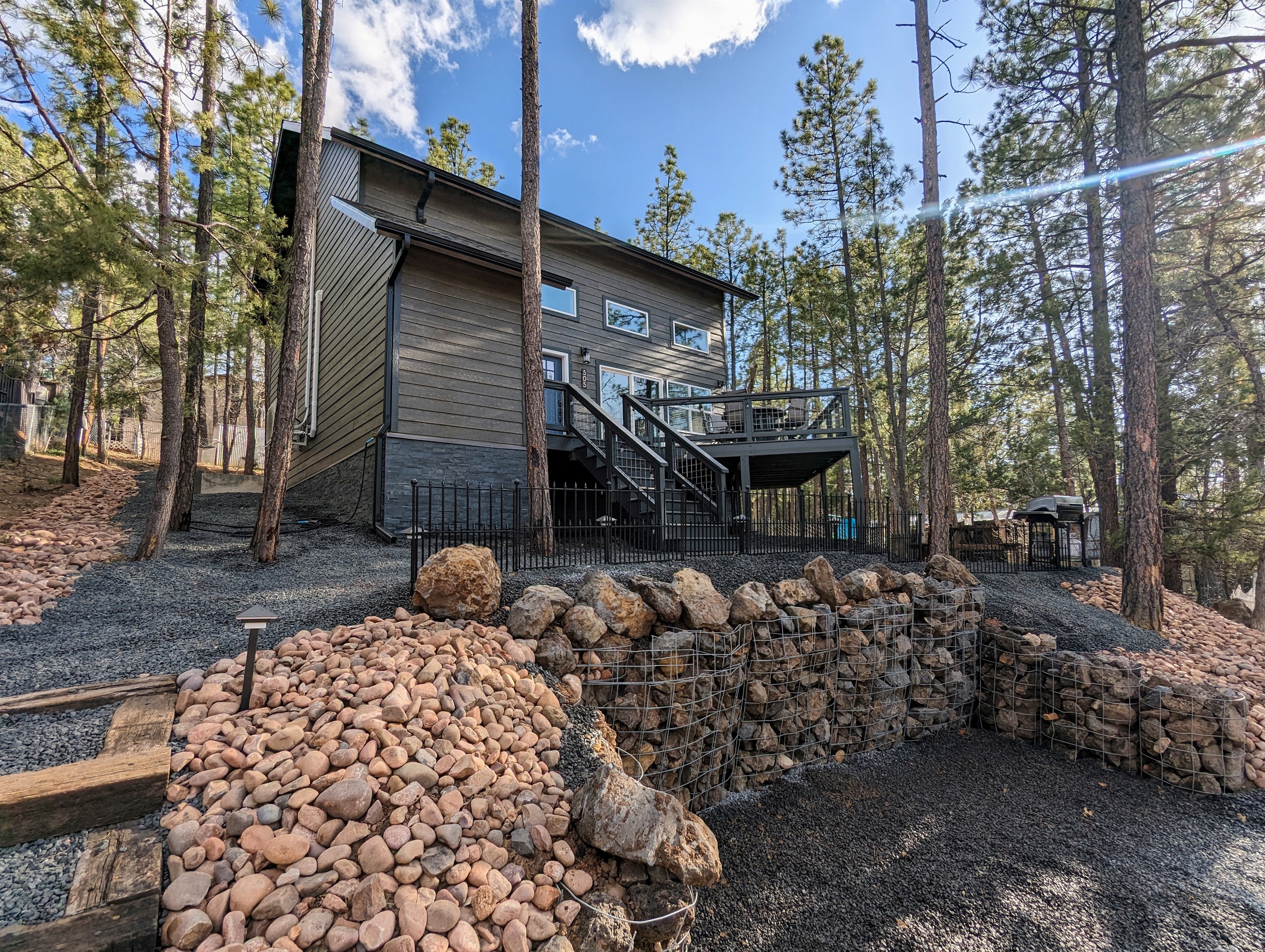 hillside-hangout-and-cozy-cottage-lakeside/