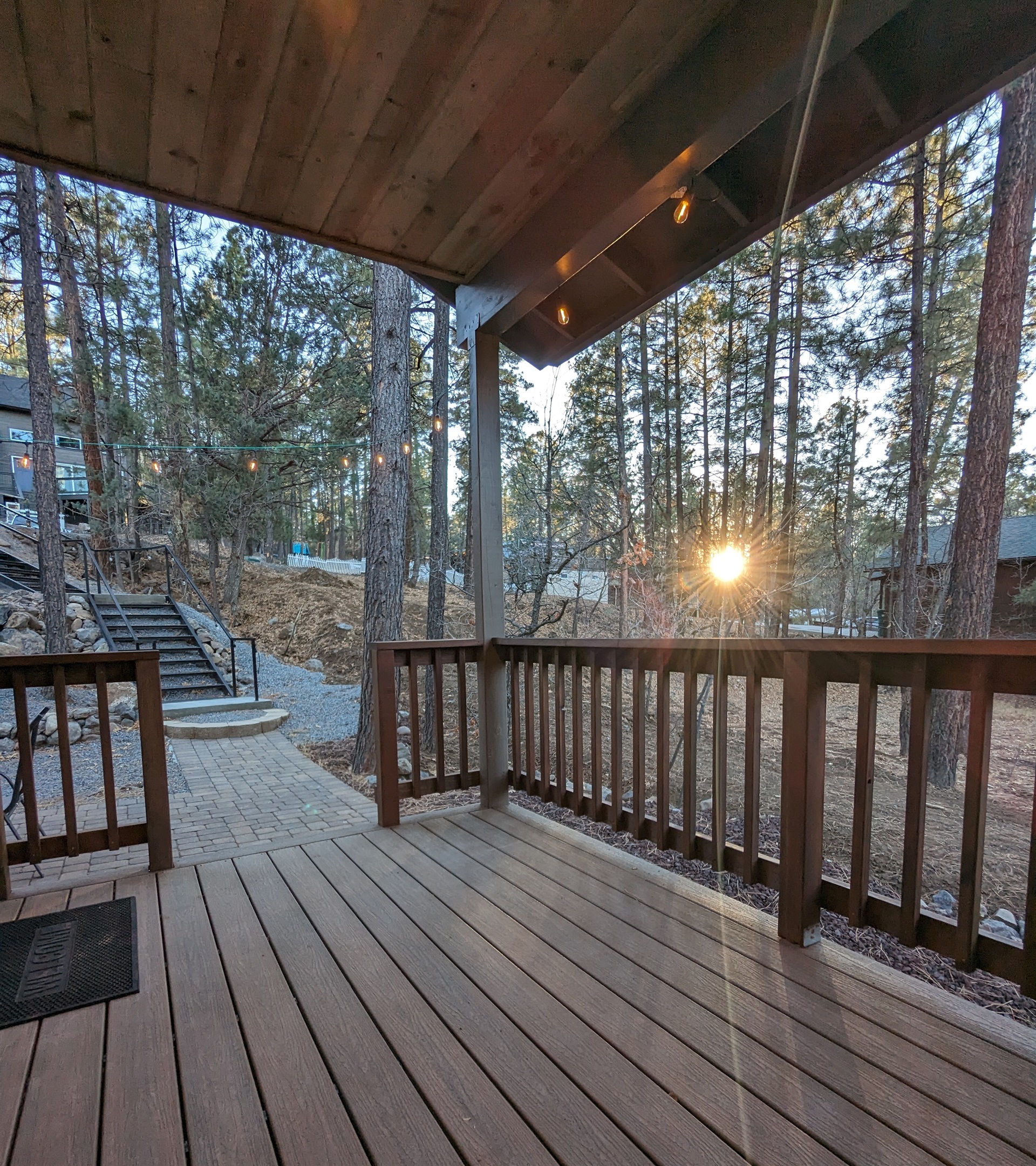 hillside-hangout-and-cozy-cottage-lakeside/