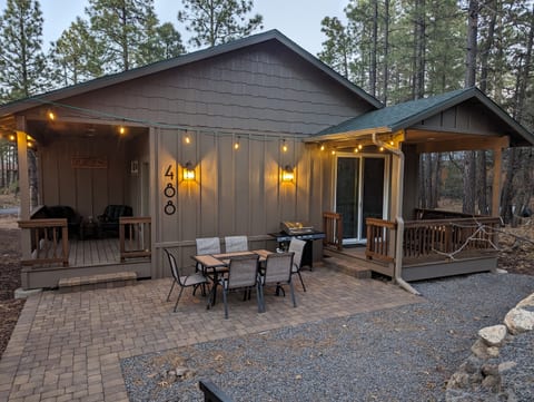 Hillside Hangout and Cozy Cottage