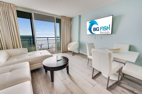 Living Room with Stunning Views🌊☀️