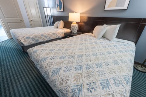 2 Queen Beds in Bedroom, Beautifully Decorated
