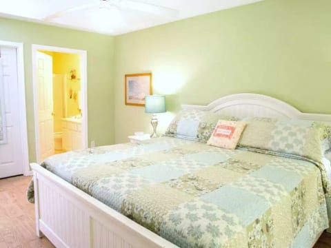 Master Suite-king bed, private bath, slider to proch