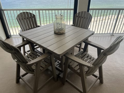 Sugarfoot Escape -Summer House 1502B