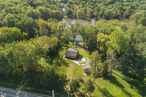 Wapsipinicon River cabin, RV pad, farm next door