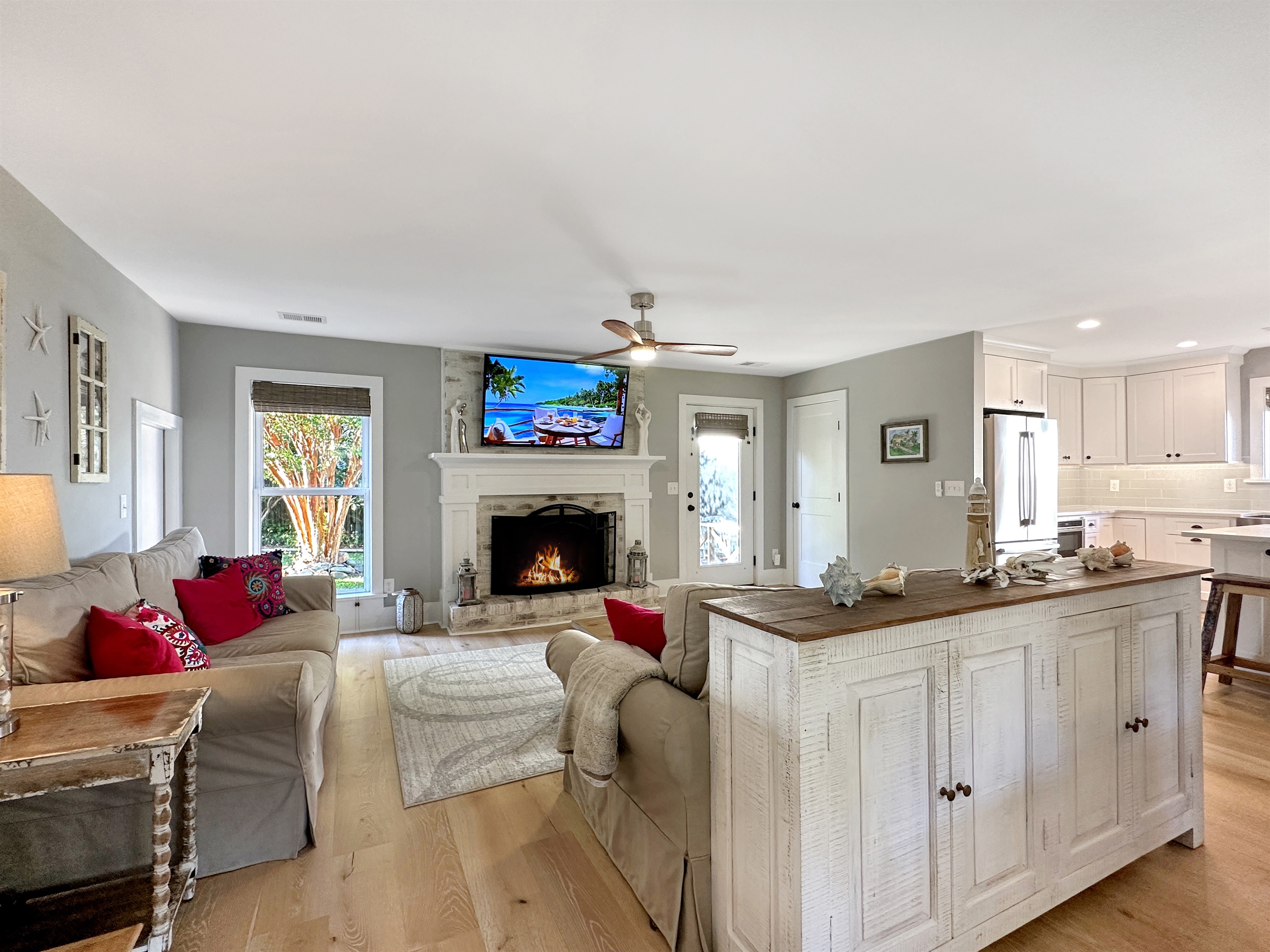 palmetto-beach-retreat-405-palm-blvd/