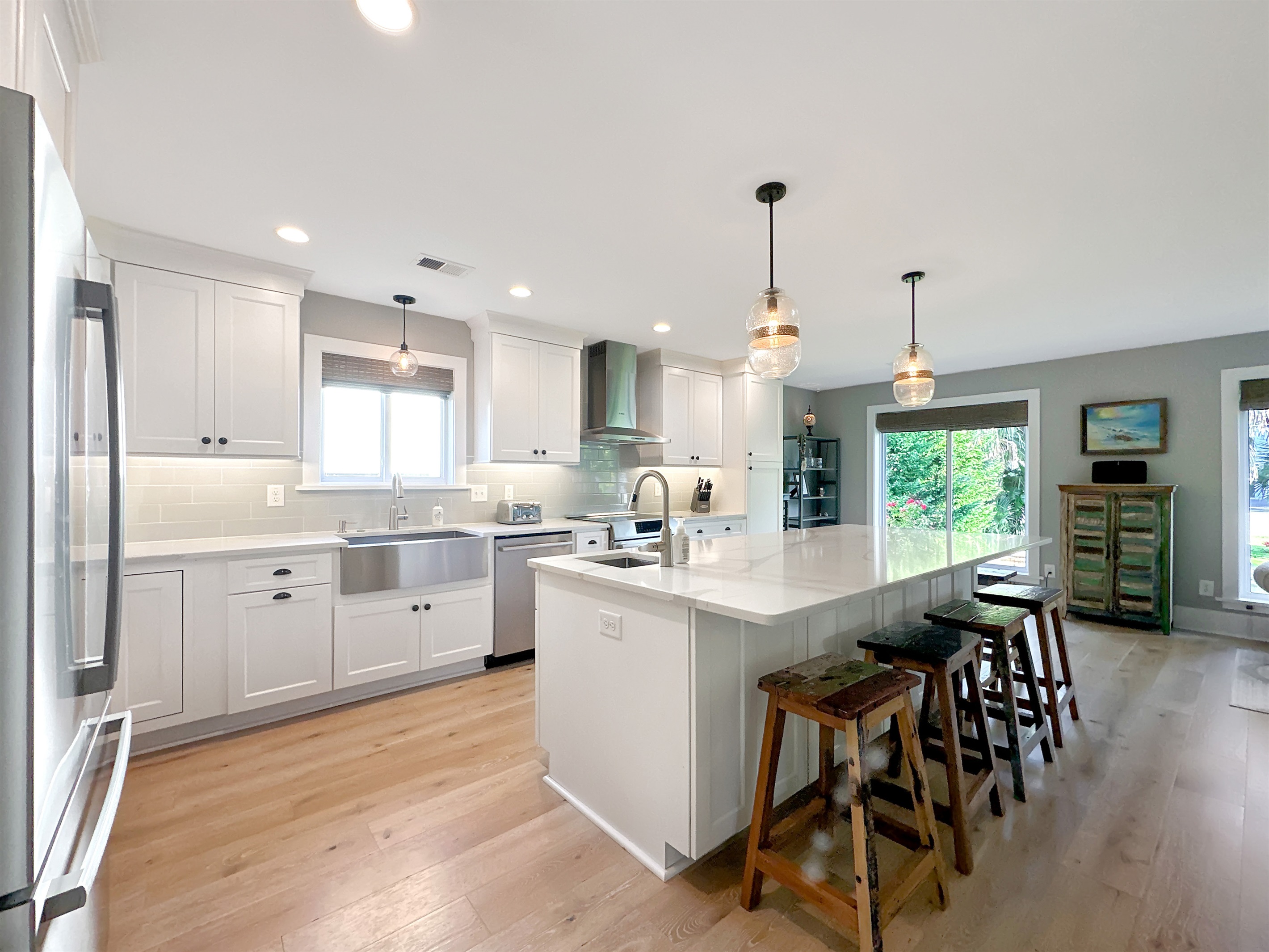 palmetto-beach-retreat-405-palm-blvd/