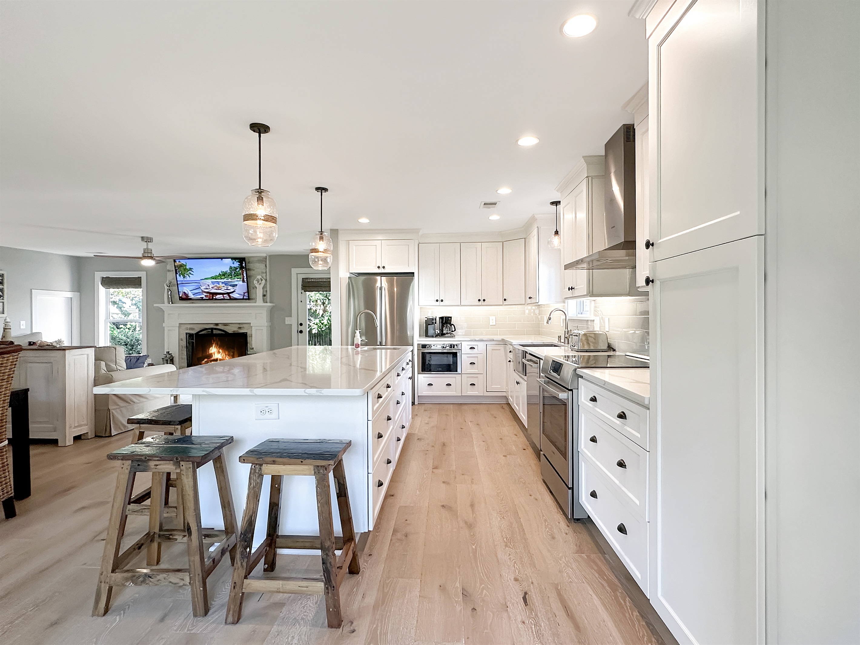 palmetto-beach-retreat-405-palm-blvd/