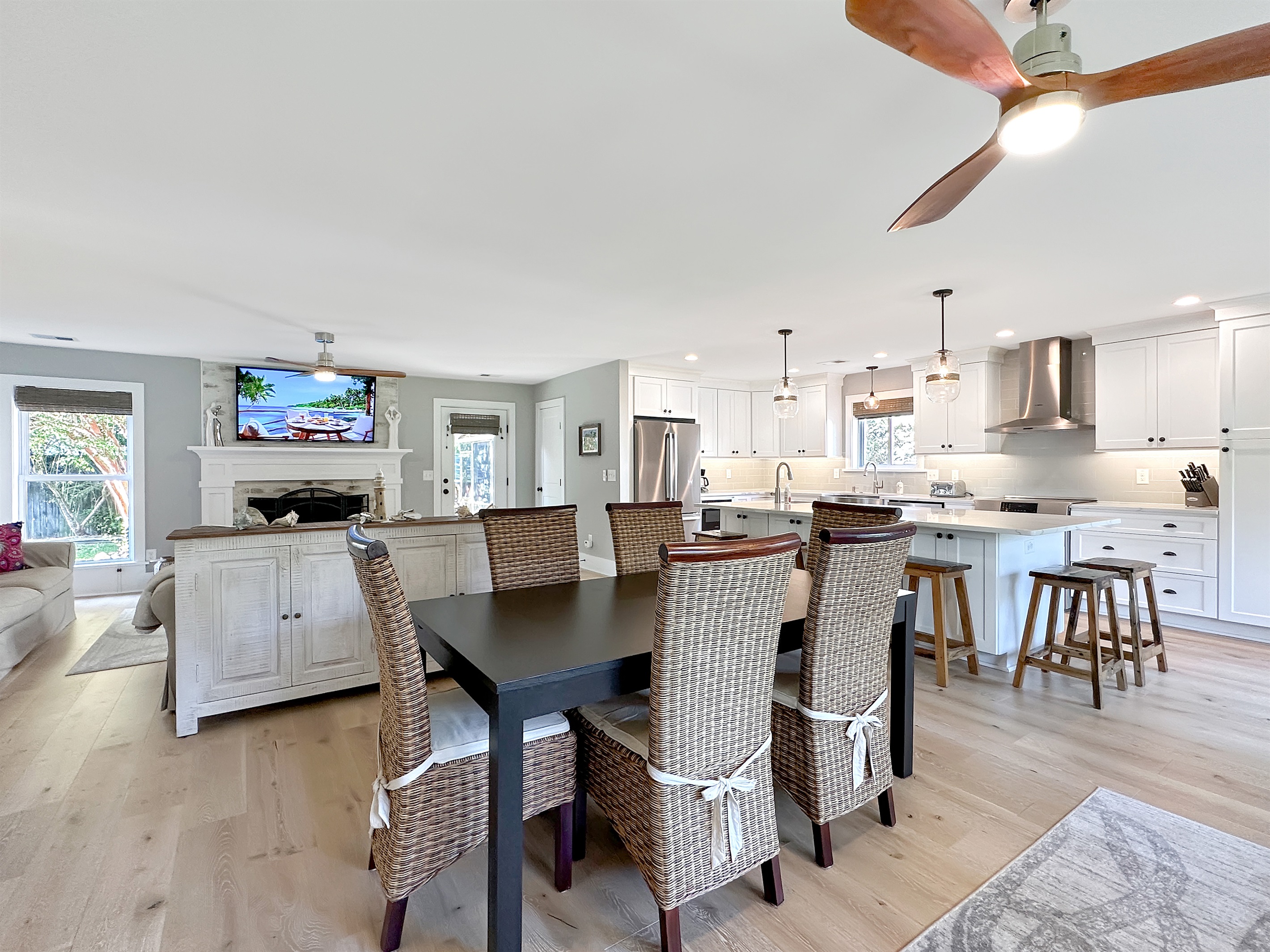 palmetto-beach-retreat-405-palm-blvd/