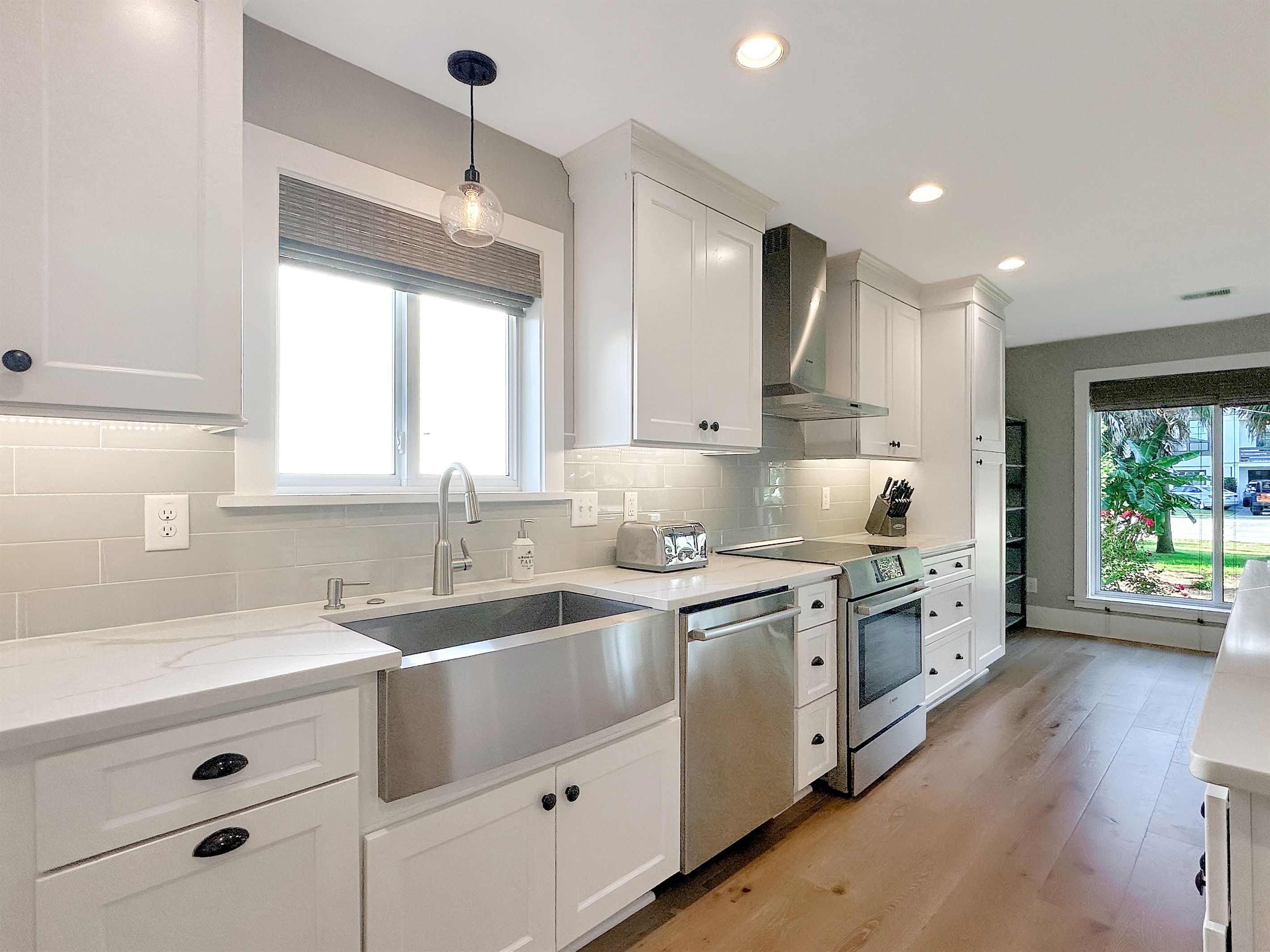 palmetto-beach-retreat-405-palm-blvd/