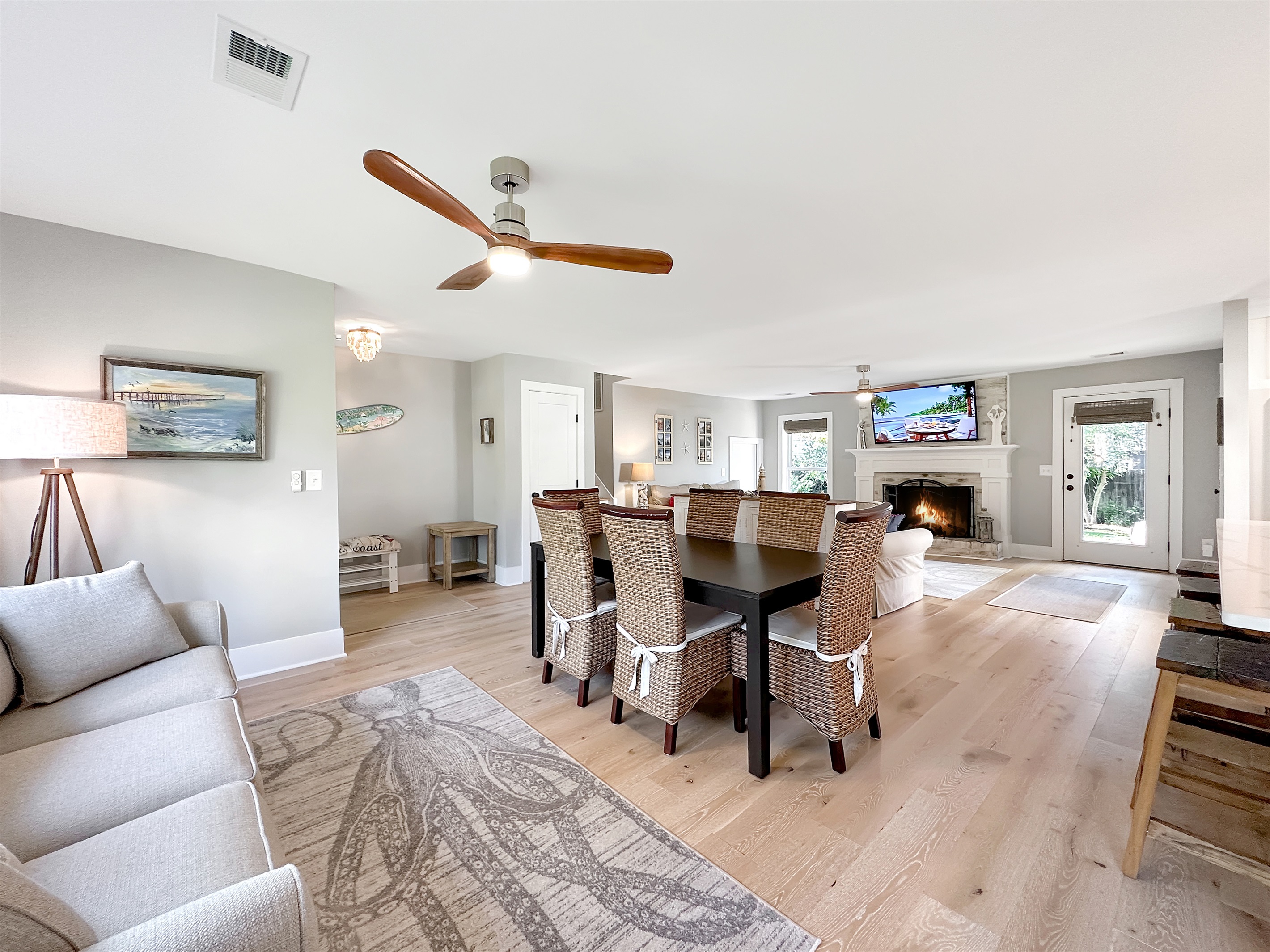 palmetto-beach-retreat-405-palm-blvd/