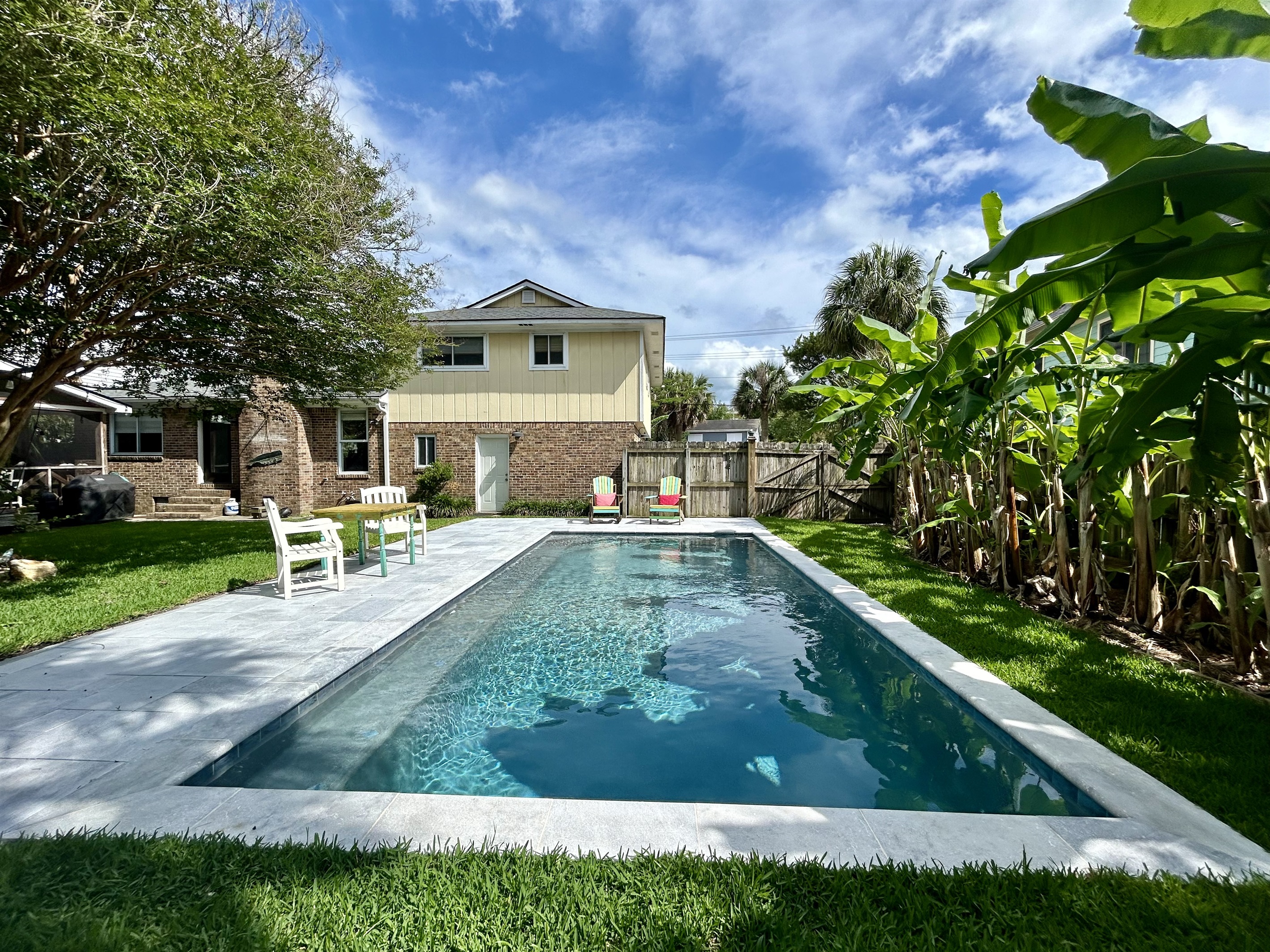 palmetto-beach-retreat-405-palm-blvd/