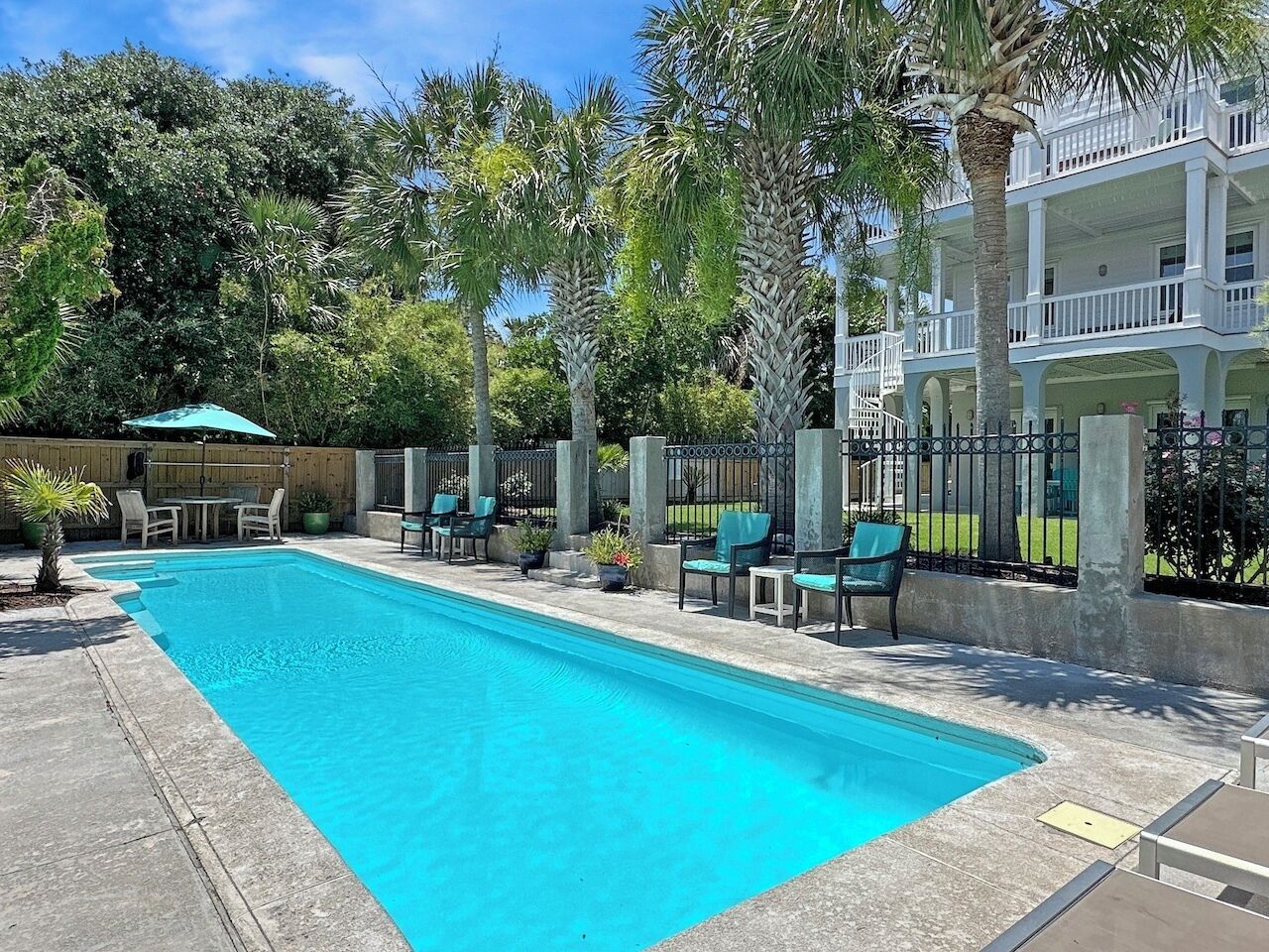 twin-palms-7-br-home-with-pool/