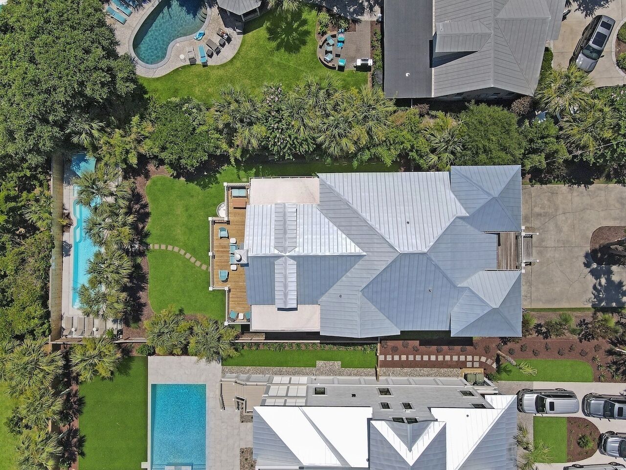 twin-palms-7-br-home-with-pool/