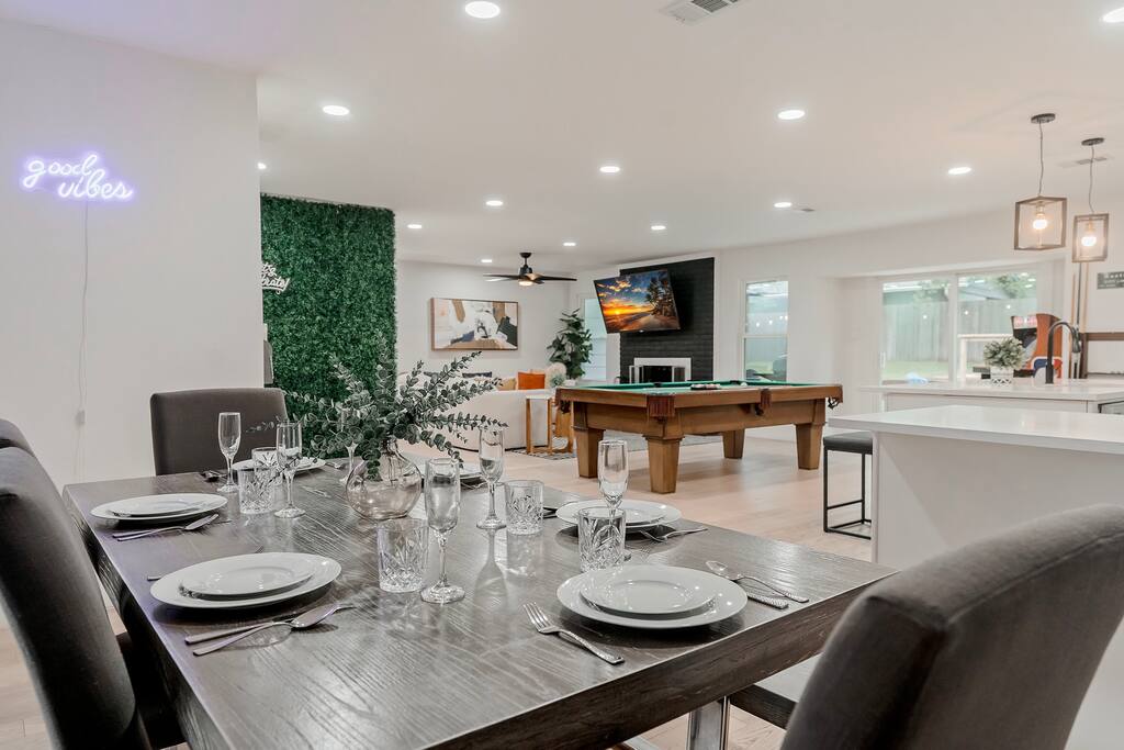 hot-tub-firepit-and-giant-chess-at-austin-hideaway/