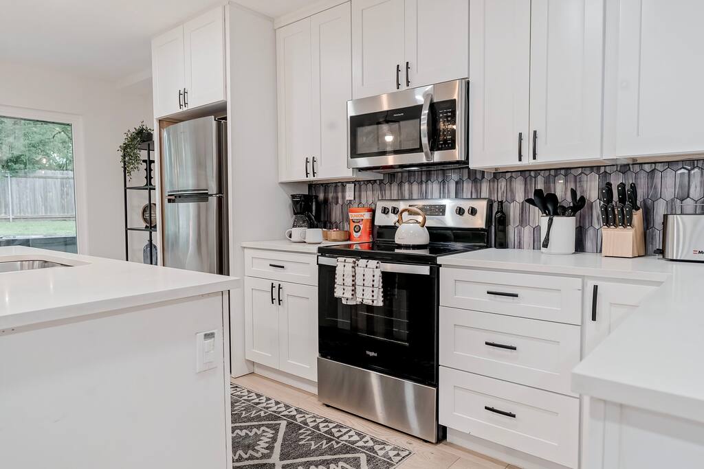 hot-tub-firepit-and-giant-chess-at-austin-hideaway/