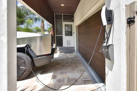 Anastasia Island Villa Duplex| Single Level | EV