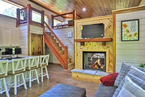 Modern Cabin • Sauna • Tub • Firepit & Views