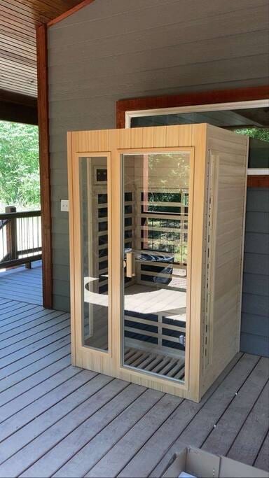 Modern Cabin • Sauna • Tub • Firepit & Views