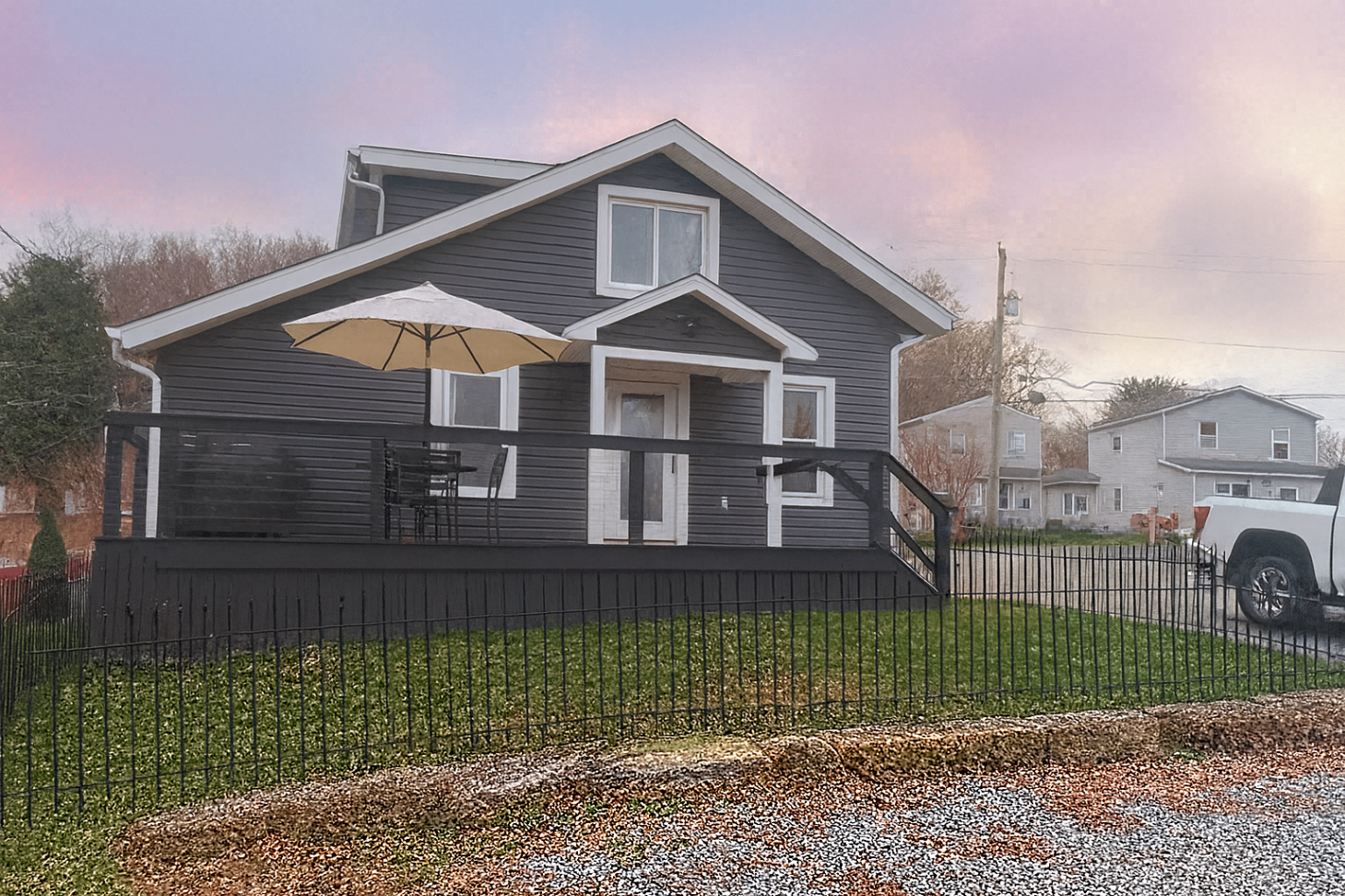 Traveling Professional's paradise in Portage Lakes Akron with WiFi+ dog friendly