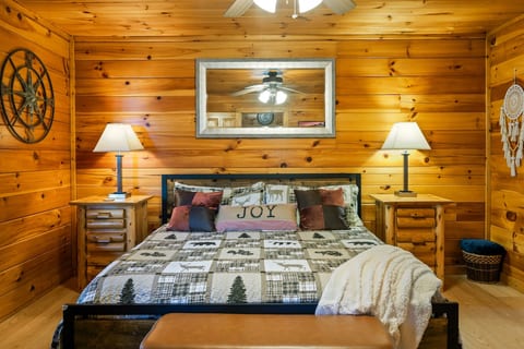 Snuggle Up! Perfect location Sweet & Cozy retreat