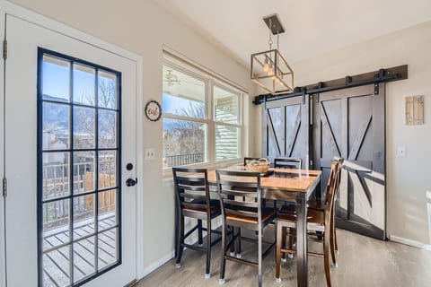 Amazing views Spacious charming home near Downtown