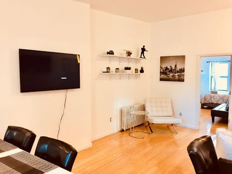 BROOKLYN APT with high ceilings. 25M to Manhattan
