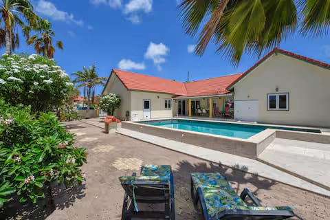 5BR Private Pool Villa • 9 Min to Eagle Beach