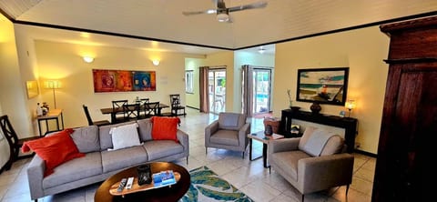 5BR Private Pool Villa • 9 Min to Eagle Beach