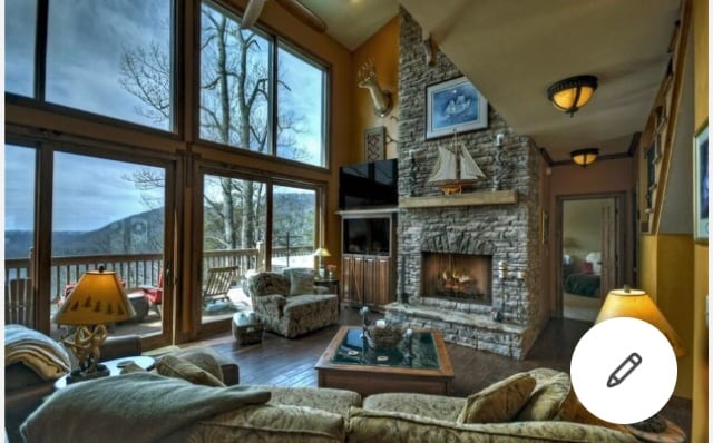 
“Panoramic views and peaceful surroundings both inspired us and relaxed us. The home itself is gorgeous and the coziness of the fire place in the evening is unmatched.” Tammy 