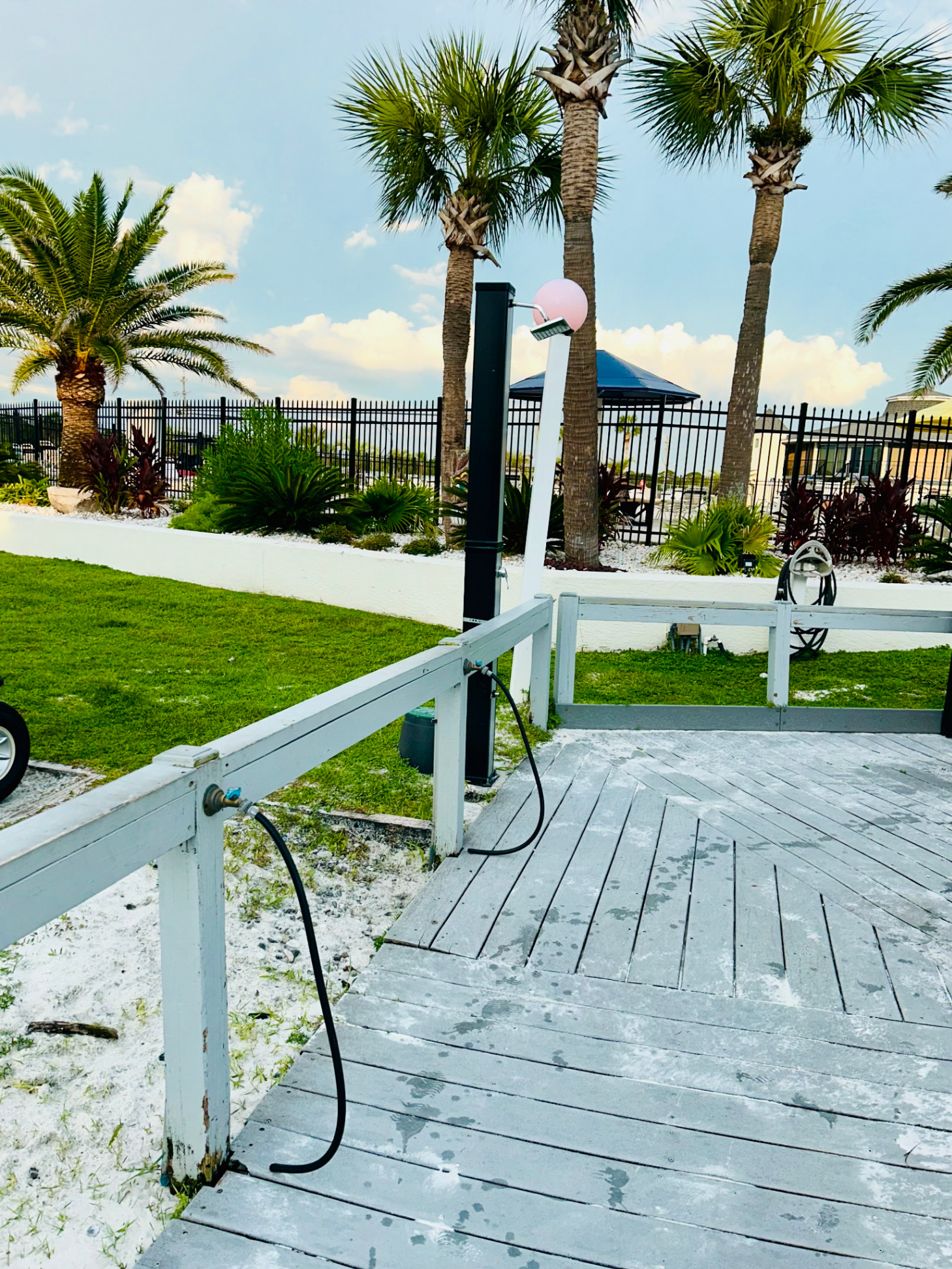 Showers and hoses for cleaning up after the beach