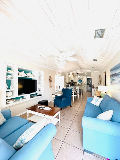 3BR/2BA Home in PCB w/2 Golf Carts and More!