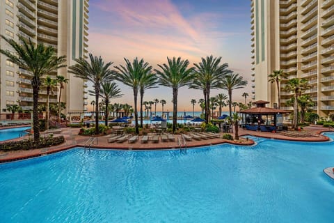 Beachfront, Ocean Views, Sleeps 6 , Hot tub