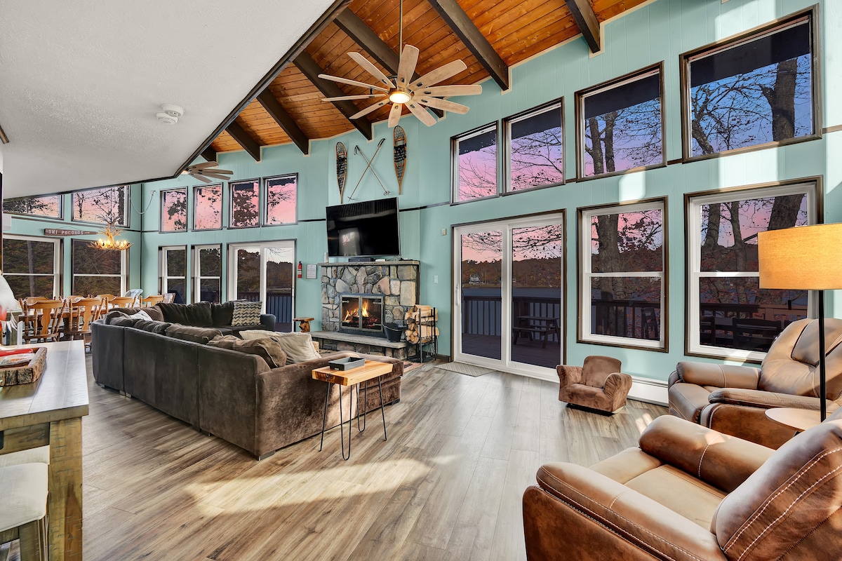 lakefront-hot-tub-kayaks-game-room-firepit/